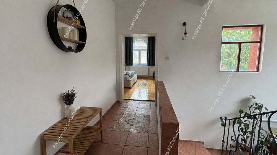 Vila individuala renovata complet | 6 camere | 500 mp teren | Str Jean Monnet - Poză 13