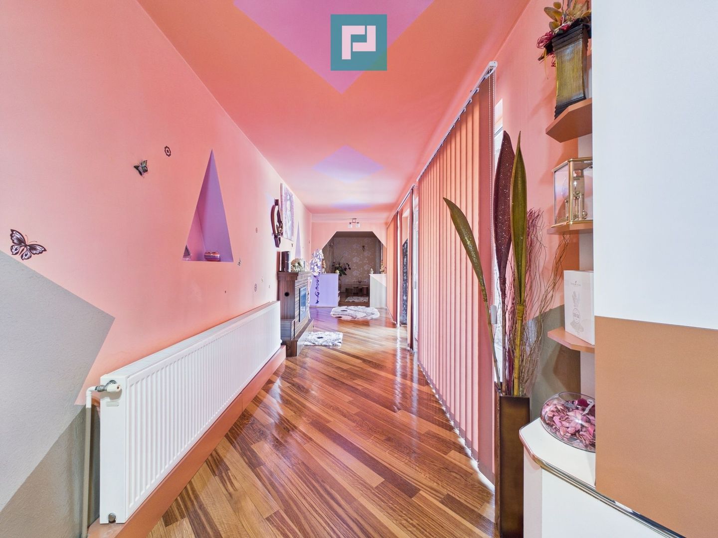 Casa cu potential multiplu in Curtici - Poză 14