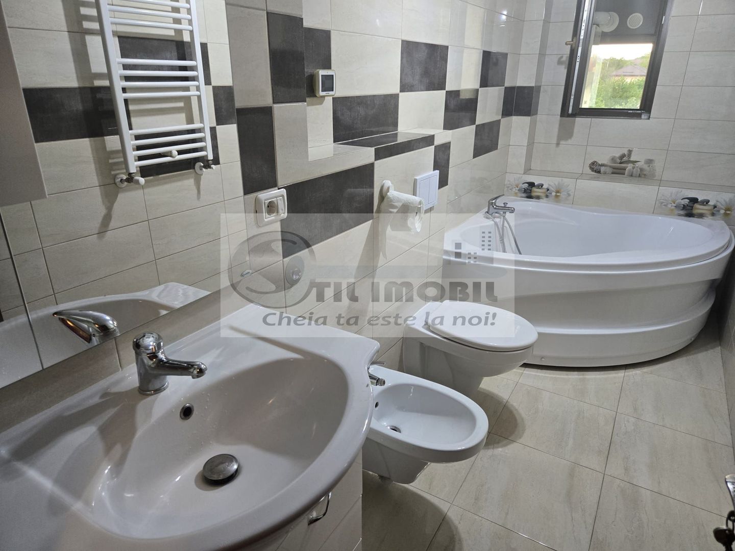 Apartament 3 camere 2 nivele loc de parcare inclus 99000 euro CUG - Poză 12