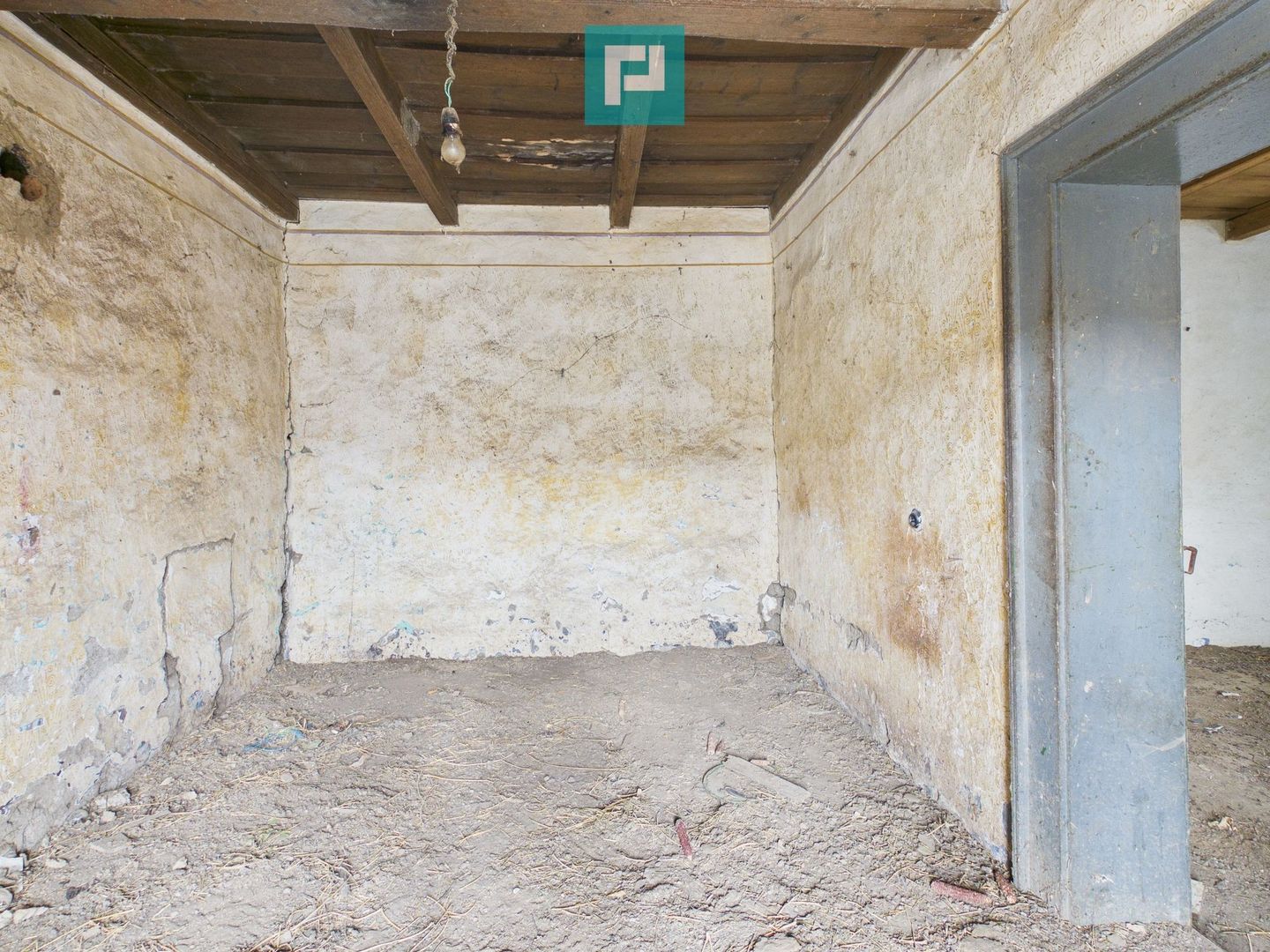 Casă modestă cu 3 camere de renovat în Mișca - Poză 6