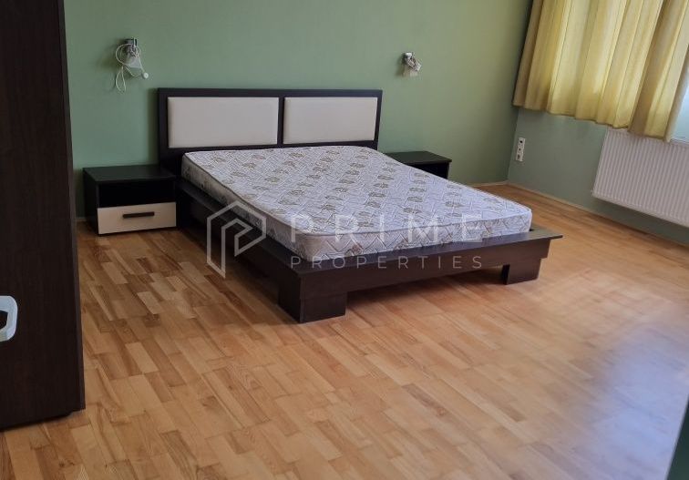 De închiriat apartament ultracentral, utilat, 3 camere, 2 băi, 140 m² - Poză 7