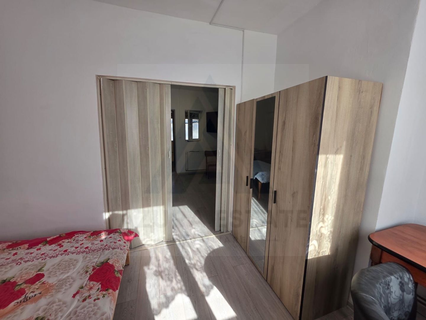 Studio la curte utilat complet cu terasa  zona Lazaret - Poză 3