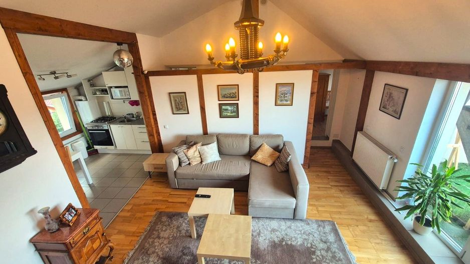 Apartament in casă, într-o zonă exclusivistă, priveliște deosebită. - Poză 2