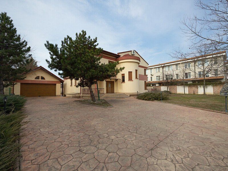 Vila cu 750 mp utili si teren de 1.480 mp in Erou Iancu Nicolae - Poză 3