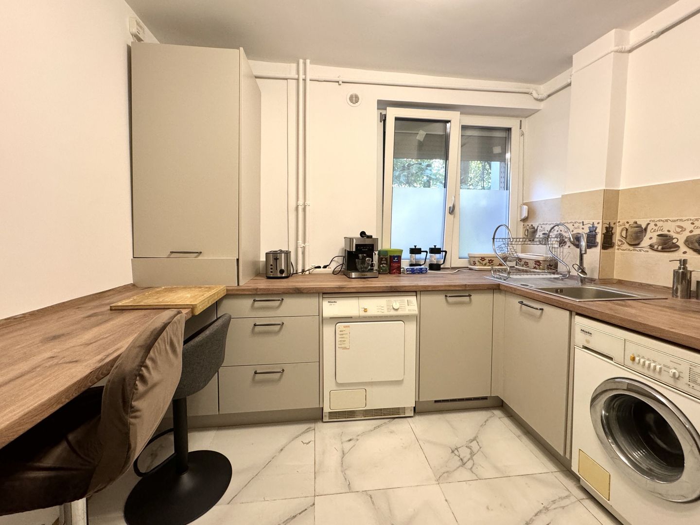 Apartament 2 camere, renovat, pet friendly, zona Central- Piata 700 - Poză 11
