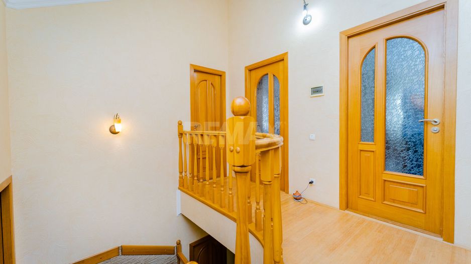 Casă în Chișinău, de vânzare, cu suprafața de 270 m2 pe teren de 6 ari or. Codru. - Poză 14