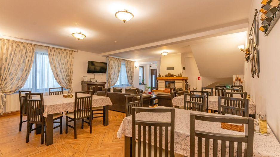 Pensiune Râșnov, 13 camere plus locuință proprietar, zonă Cetate - Poză 4