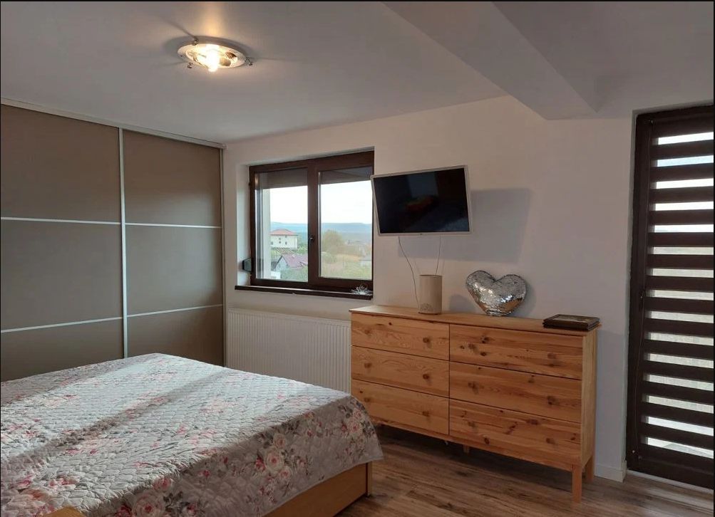 Casa cu 4 camere | Dezmir | Parcare Proprie - Poză 4