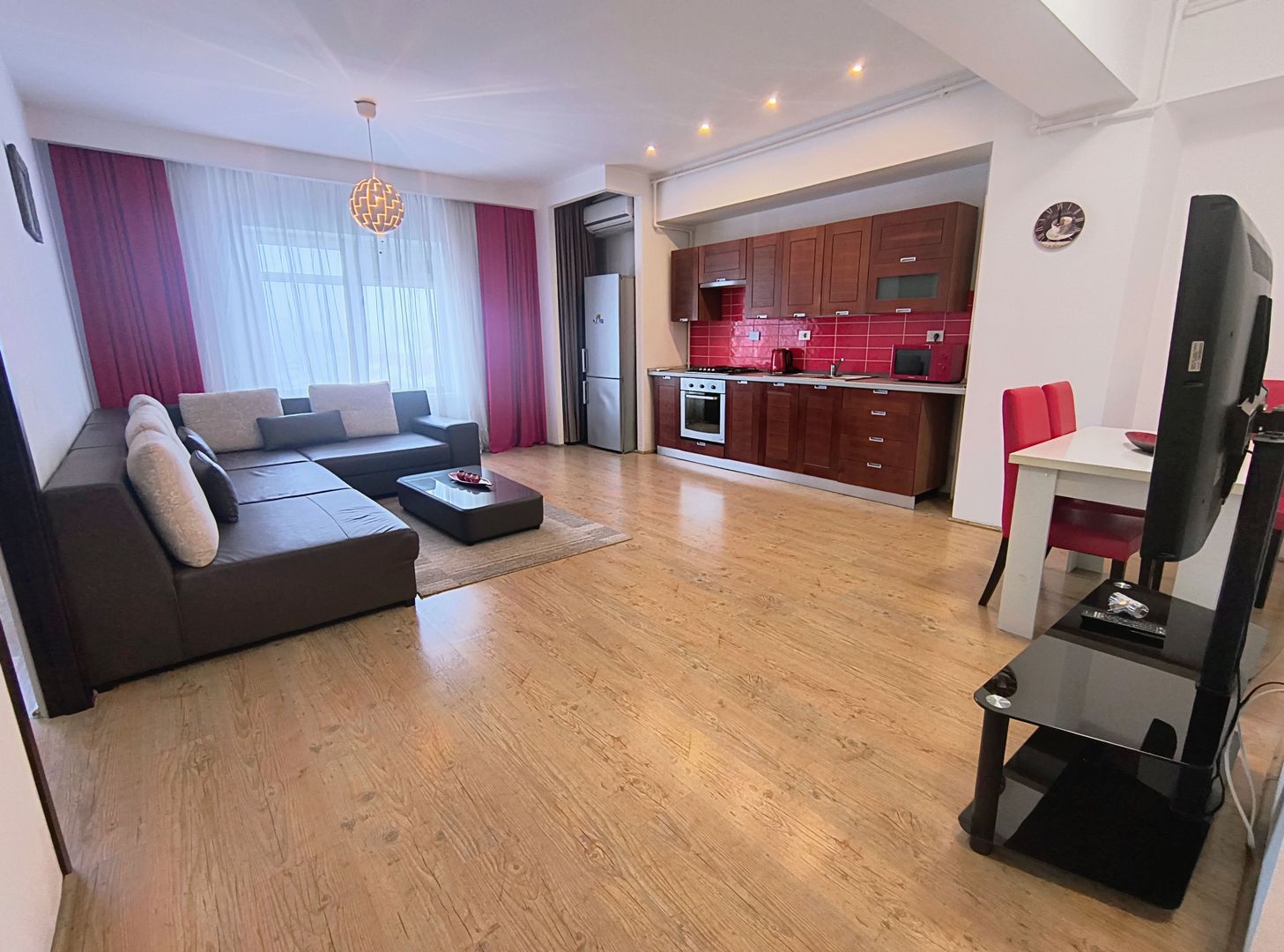 Phoenicia- Piața Alba Iulia- Bd Unirii - Poză 1