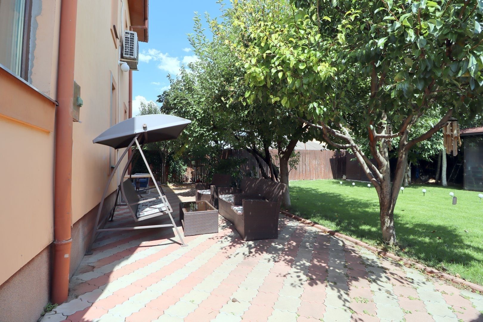 Vilă Individuală cu o curte generoasa zona Aparatorii Patriei - Poză 36