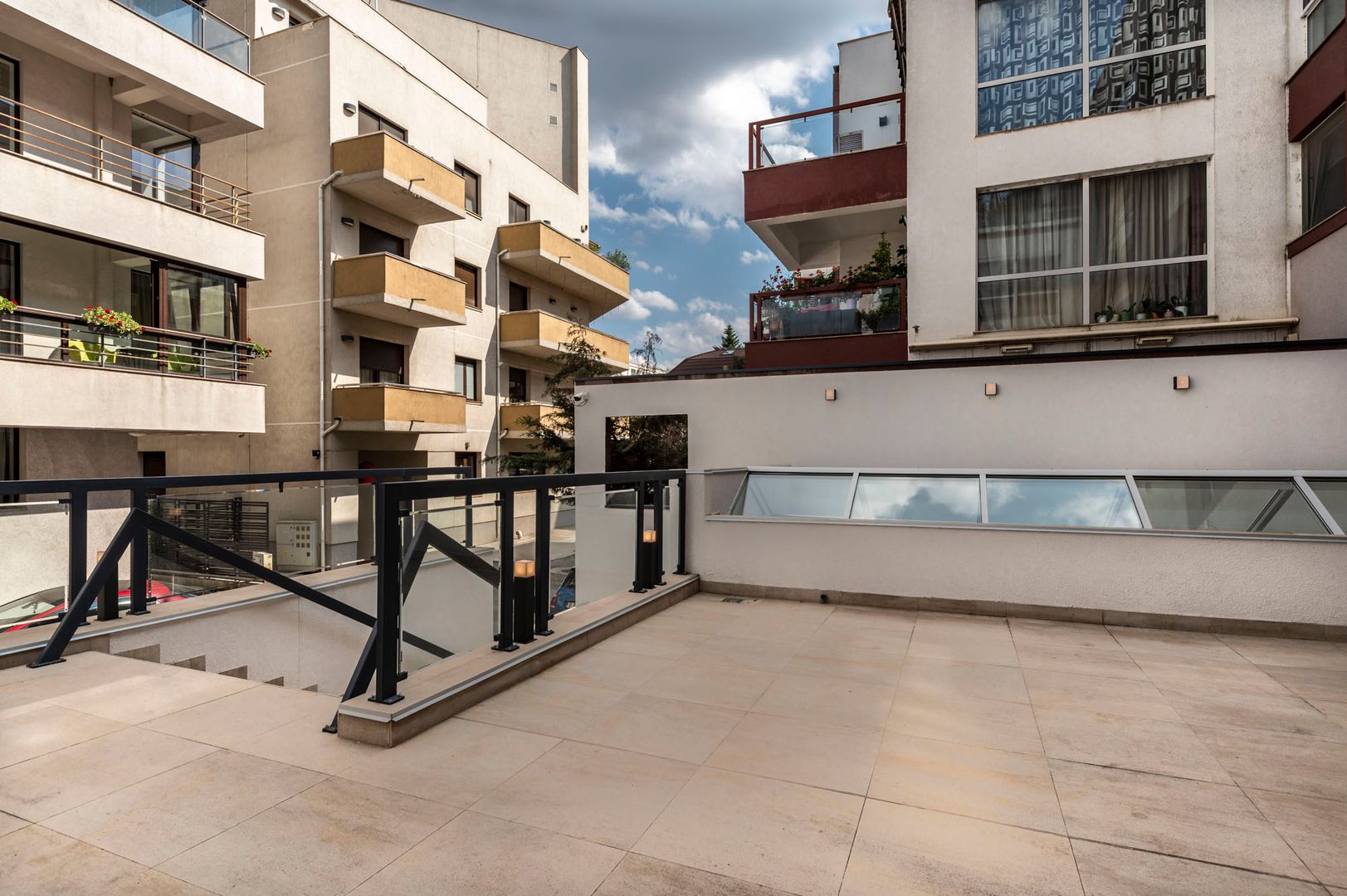 4 camere| semineu| piscina interioara | sauna | sala de sport| parcare - Poză 29