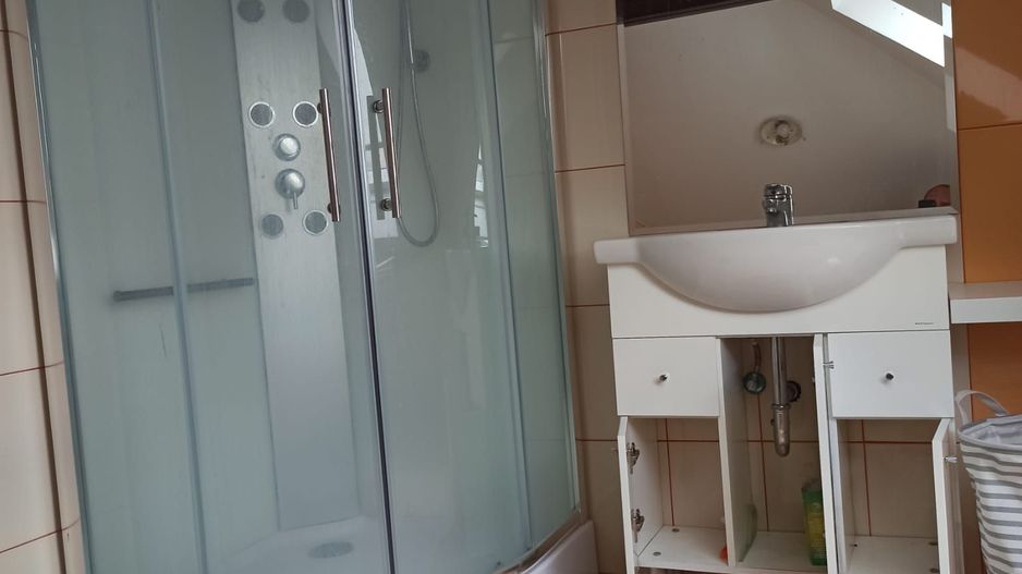 CASA CU 6 CAMERE ZONA CENTRAL - Poză 14