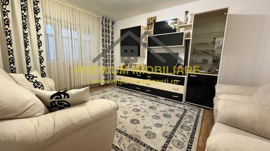 Apartament 4 Camere de vânzare în Onești - Poză 1