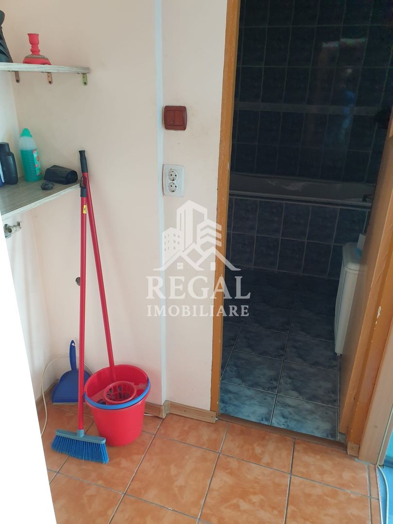 Apartament cu 3 camere de vânzare. Zona Micro 5 - Poză 4