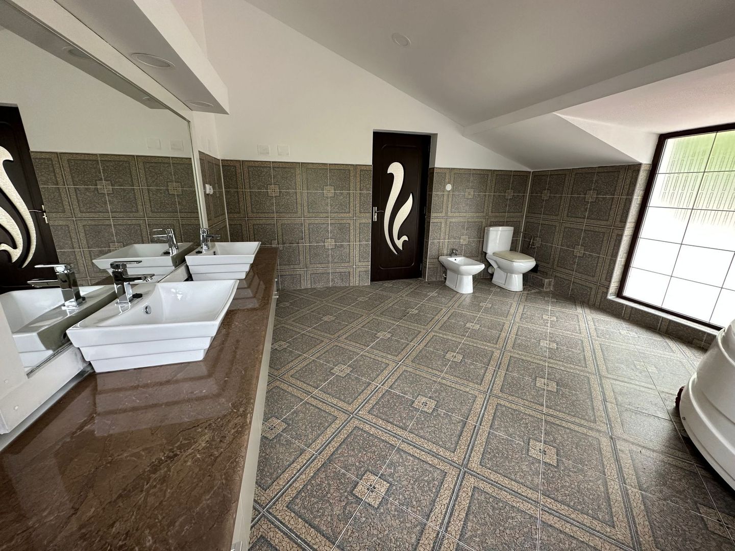 Vilă tip duplex, modernizată 2023,  teren 913 mp, zona Cartier; - Poză 9