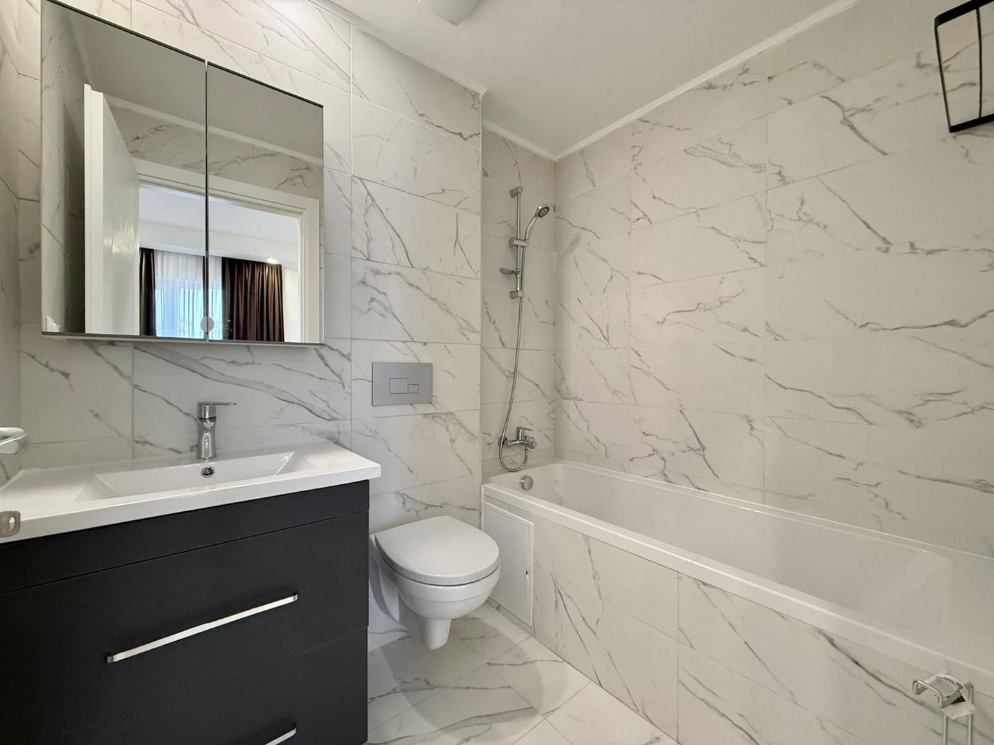 COSMOPOLIS - Apartament cu 3 camere si gradina, mobilat si utilat. - Poză 9