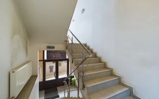 Clădire de birouri cu chiriași existenți - Poză 8