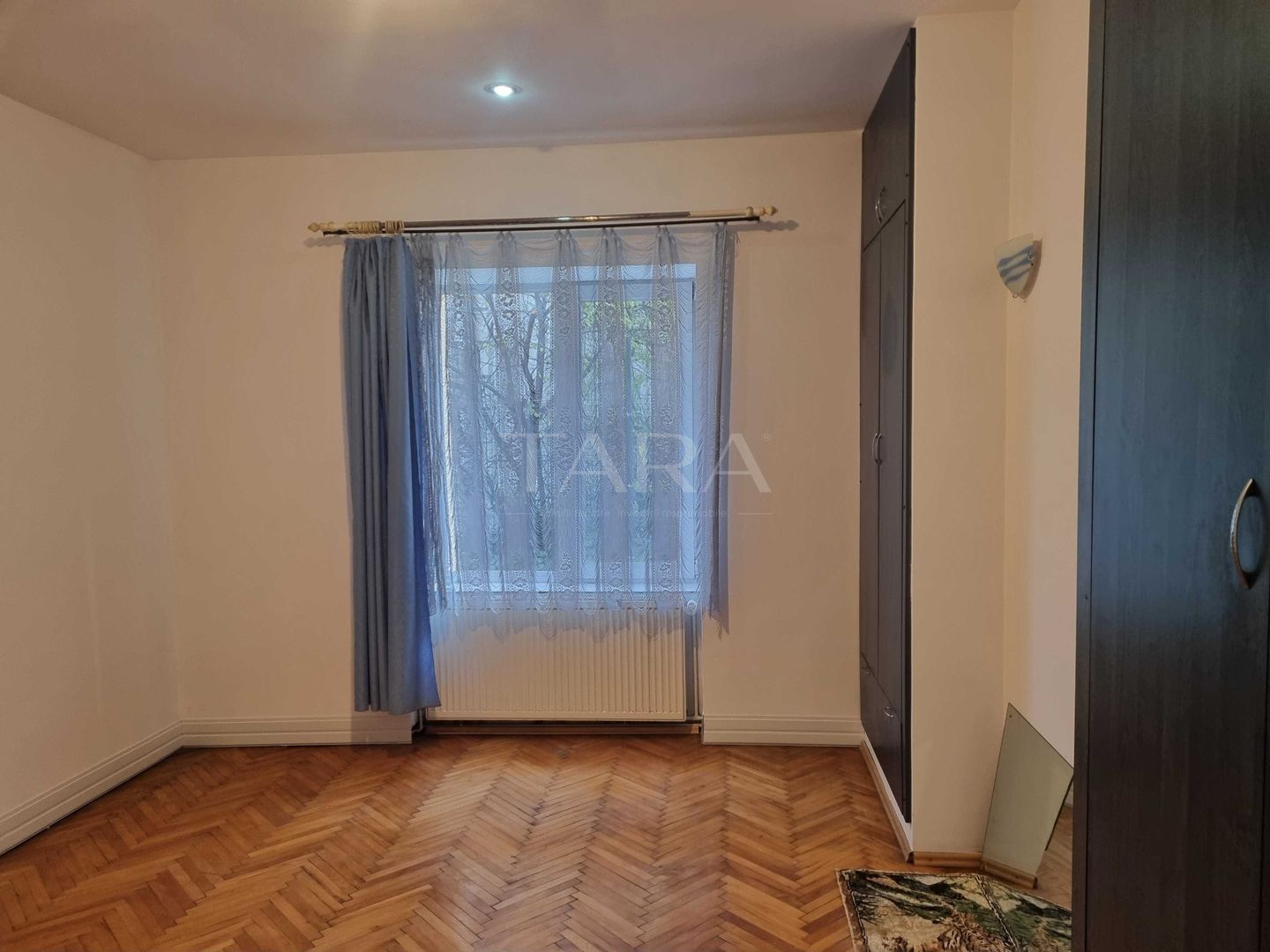 Apartament 3 camere în casă,  Ultracentral, cu grădină - Poză 1