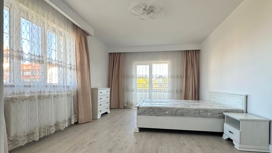 Vânzare casă 5 camere nouă elegantă și spațioasă în Hărman - Poză 28