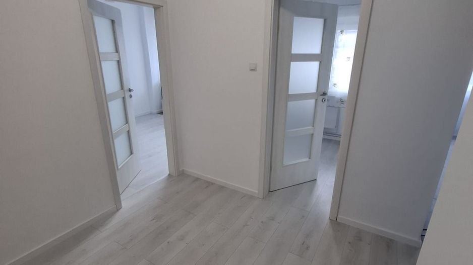 Apartament 2 camere, decomandat - Poză 4
