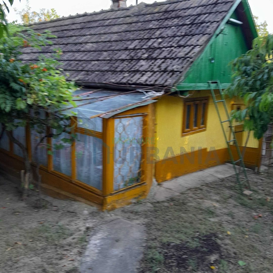 Gospodărie țărănească de vânzare în Cozia, jud. Iași - 2 clădiri, anexe și teren 6.700 mp - Poză 2