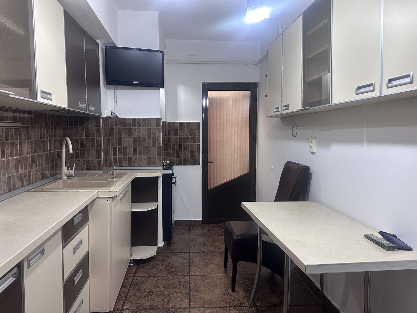 DE ÎNCHIRIAT! Apartament în inima Municipiului Târgoviște! - Poză 9