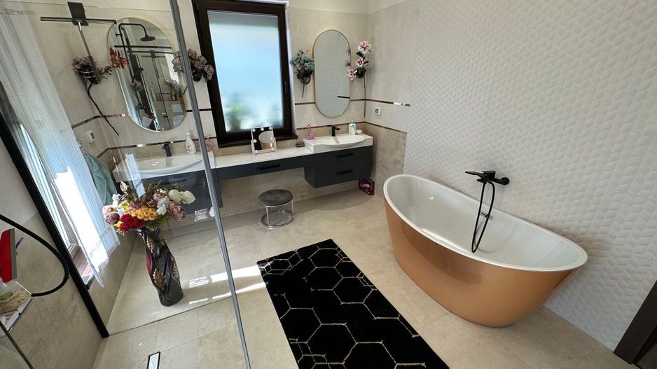 CASA EXCEPTIONALA CU LIVADA PROPRIE - Poză 10