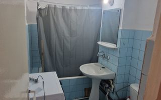 Apartament spațios și bine izolat - Poză 3