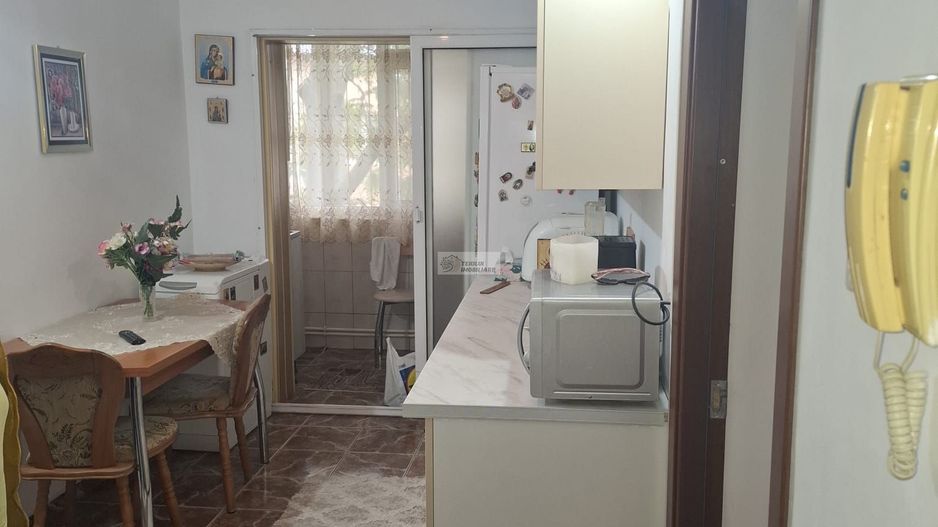 Apartament 3 camere,etaj 3/3,  renovat,65000 euro neg, Policlinica 2 - Poză 2