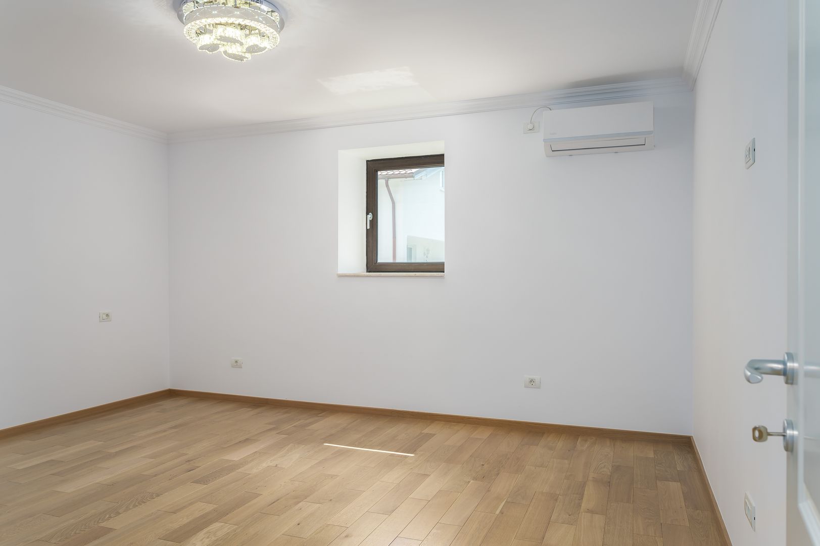 Vilă de inchiriat renovata recent, 1000 mp teren,  terasa de vara - Poză 7