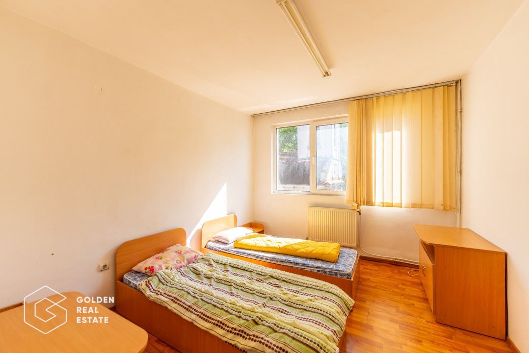 Cladire cu 24 camere, langa Castelul Regal Savarsin - Poză 8