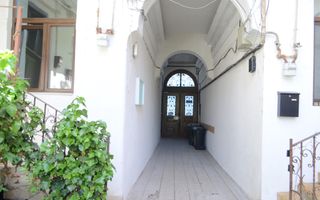 Apartament renovat in cladire interbelica, zona centrala - Poză 16