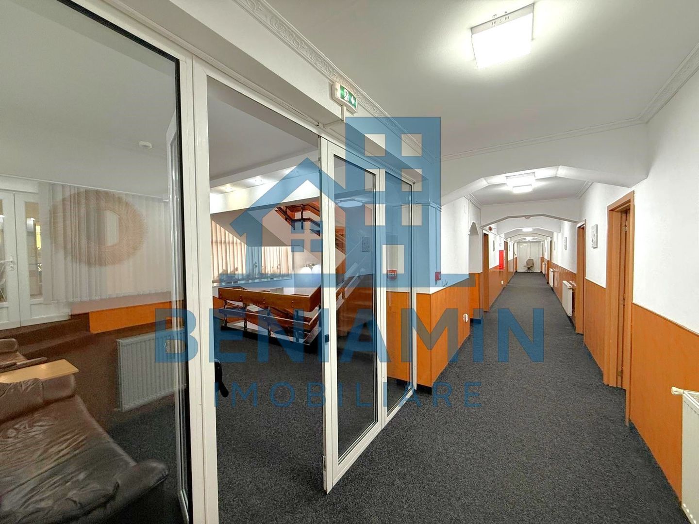 22 camere cu grup sanitar propriu-Sala conferinte-Central-Business - Poză 7