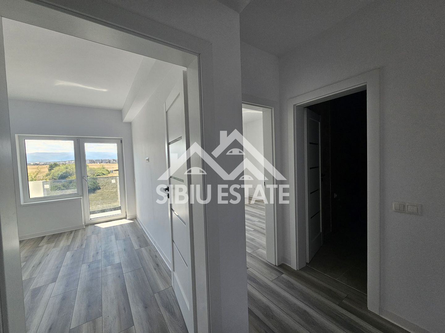 Apartament 3 camere LA CHEIE - Poză 2