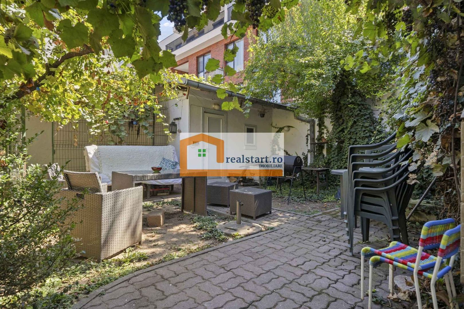 Langa Metrou, curte proprie 200mp, Garaj, 3 camere, centrala, pet friendly - Poză 21