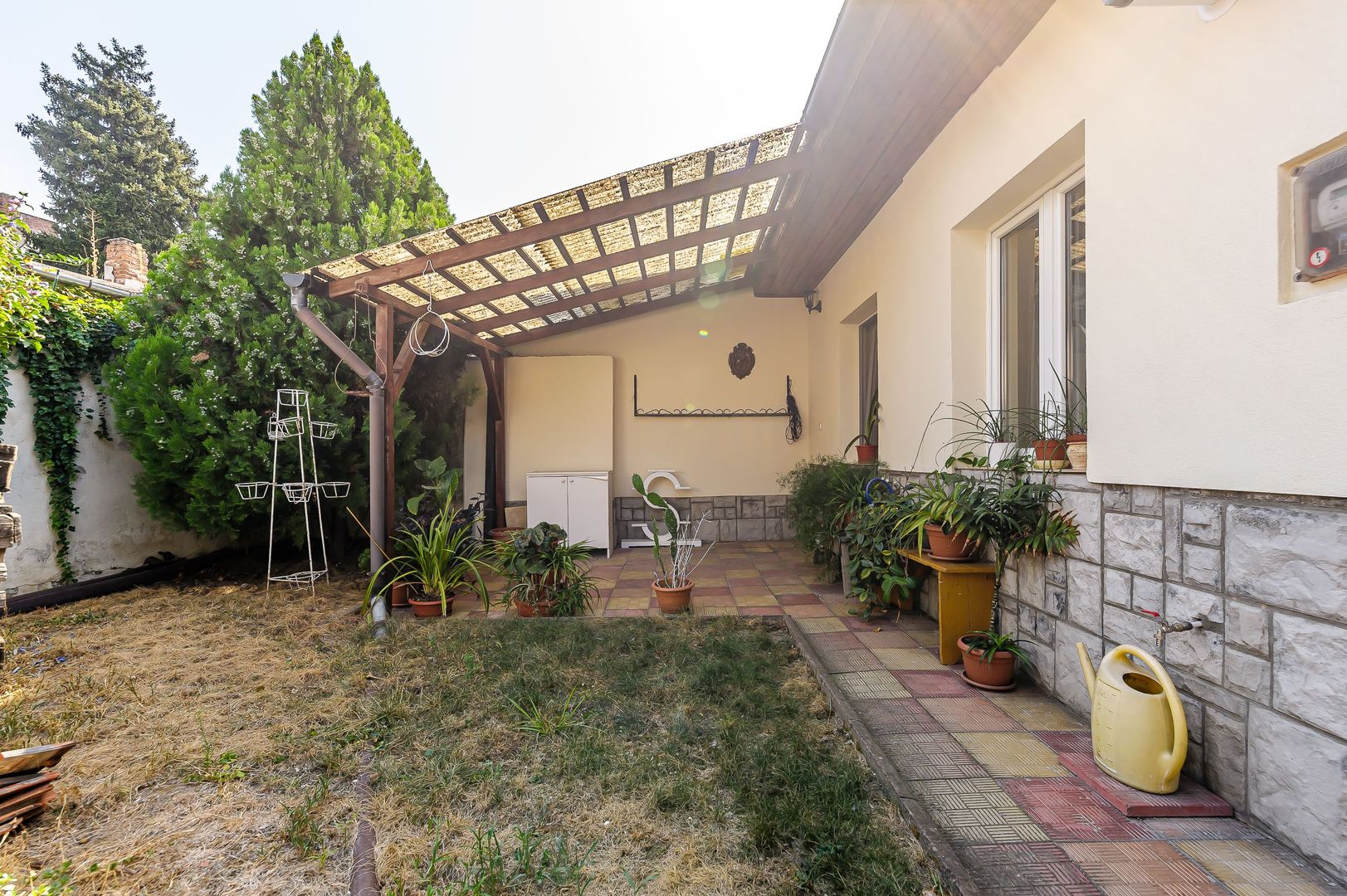 De închiriat apartament cu o cameră și curte interioară - Poză 8