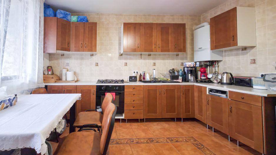 Casă spațioasă de vânzare – Strada Republicii nr. 105, Dragomirești - Poză 16