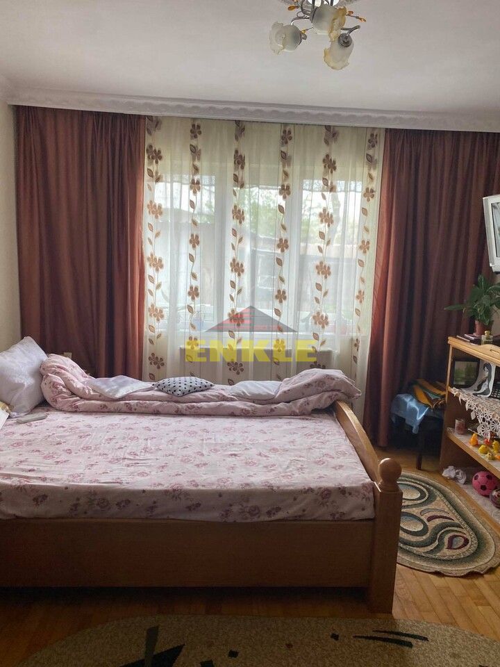 Casa , D+P+1, teren 300 mp, zona Imparat Traian,pret 150000 Euro - Poză 2