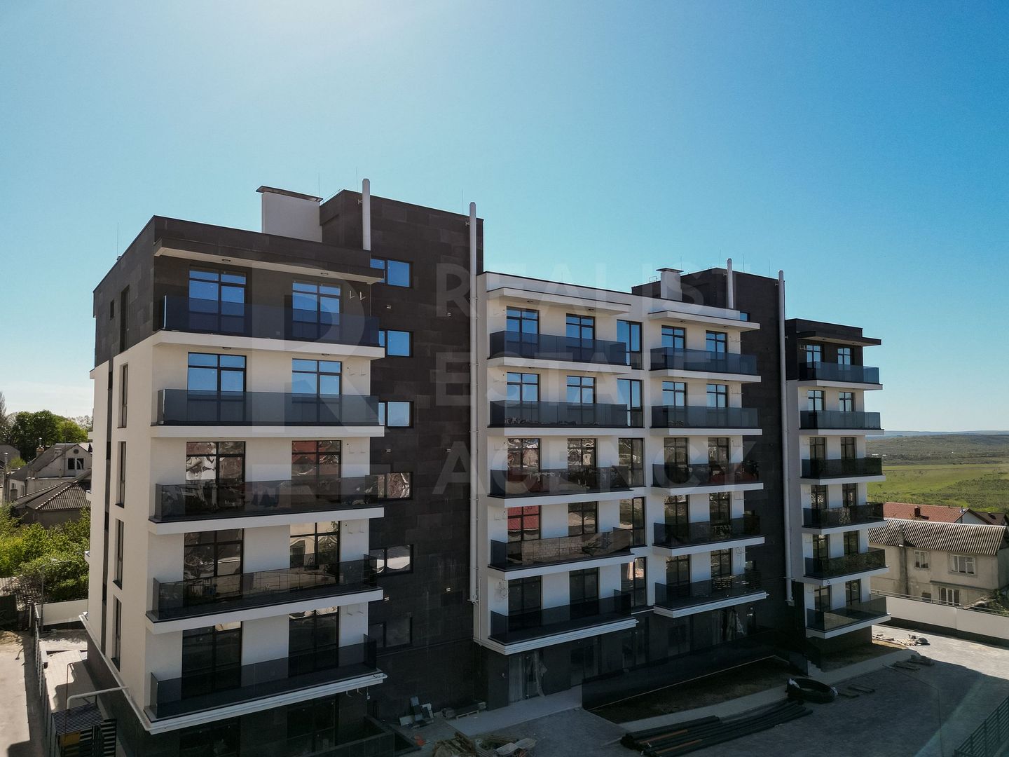 Vânzare, apartament, 2 camere și living , șos, Hîncești, Telecentru - Poză 1