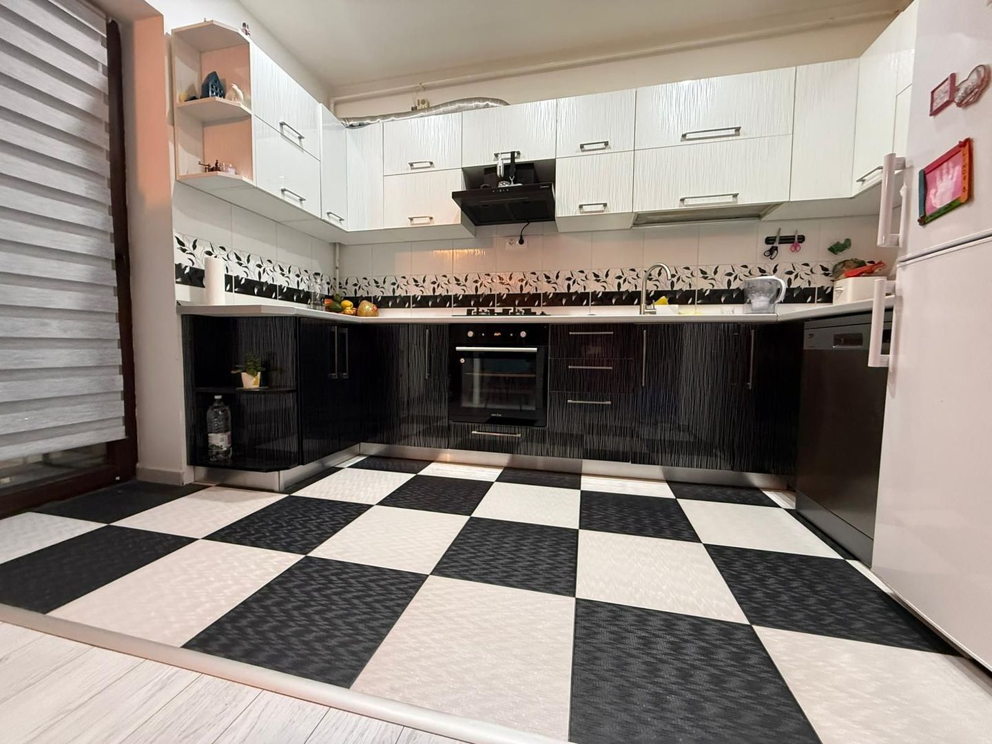 Apartament cu 3 camere, decomandat, zona Albert - Poză 3