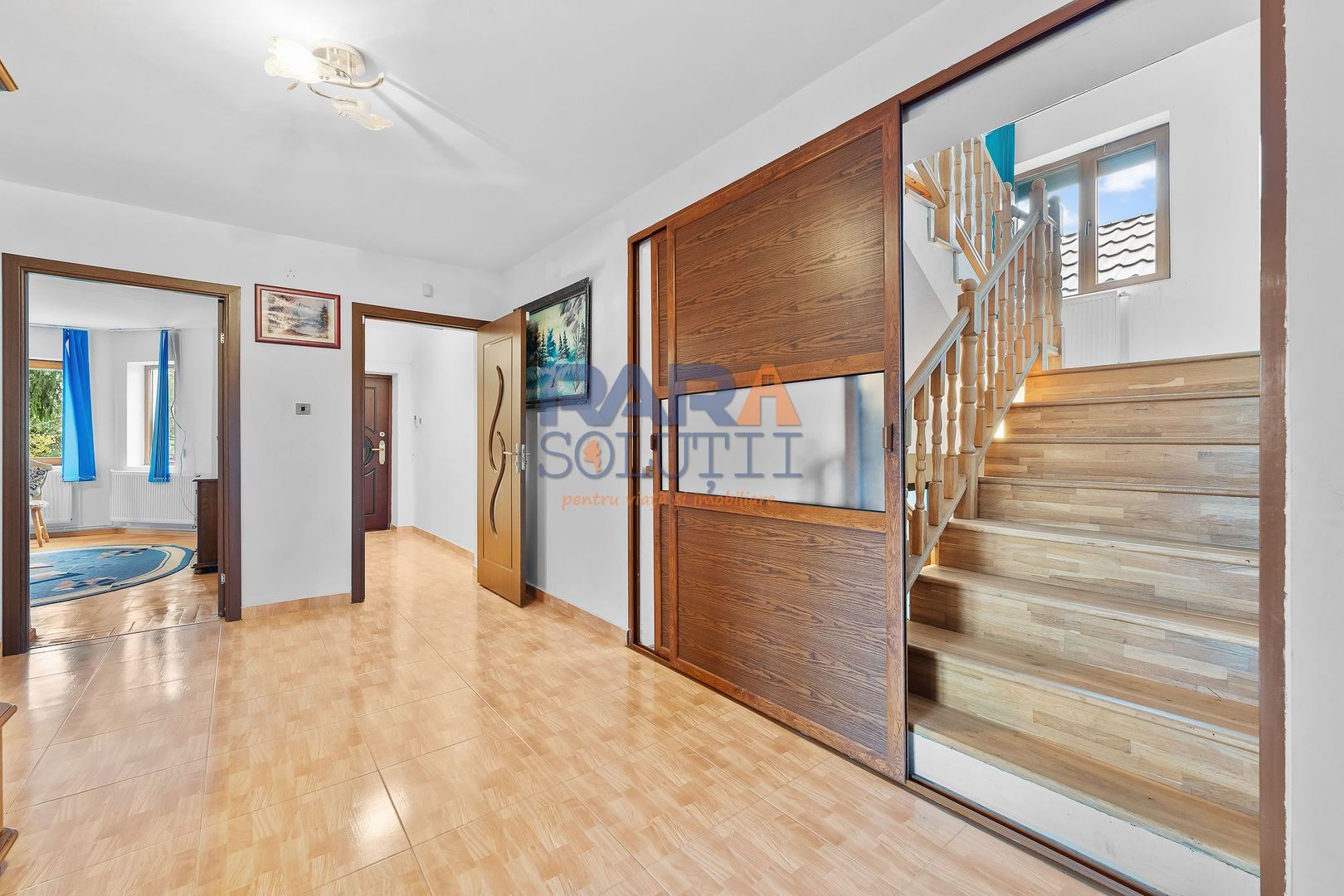 Vilă cu 6 dormitoare, 2 garaje, anexe multiple - 2076 mp teren - Poză 10