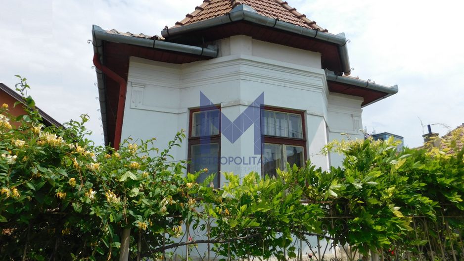 Casă cu arhitectură deosebită de vânzare, cu 800 mp teren, lângă Dedeman - Poză 2