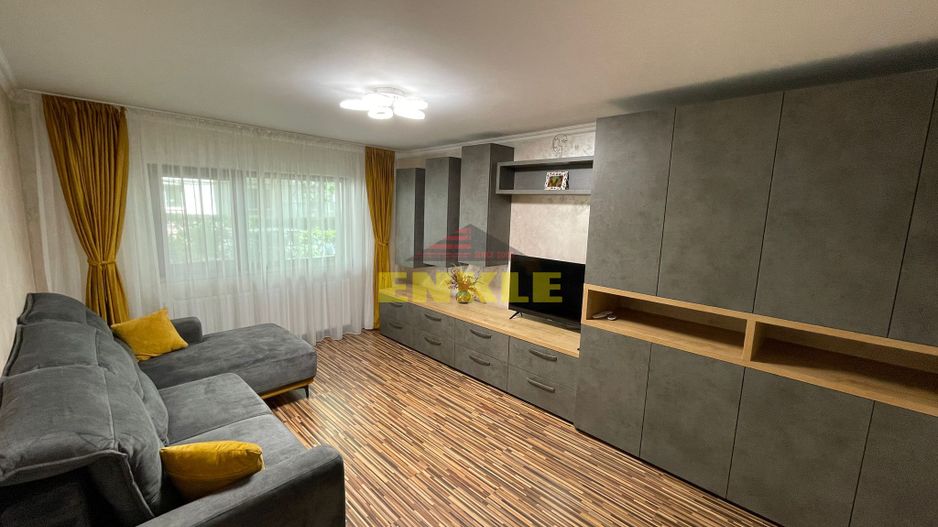 De vanzare apartament, 2 camere decomandat, zona Capat 1 - Poză 4