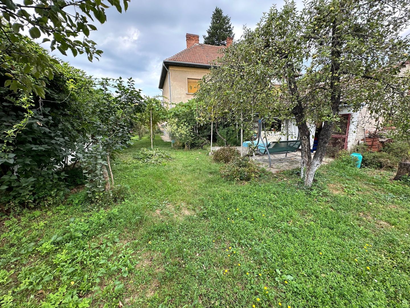 Casa zona Bălcescu teren 1082 mp - Poză 1