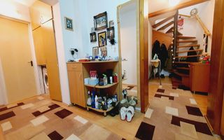 Apartament 4 camere cu scara interioara in Cetate - Poză 2