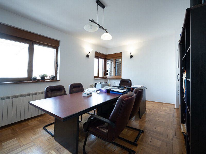 Vila cu 750 mp utili si teren de 1.480 mp in Erou Iancu Nicolae - Poză 22