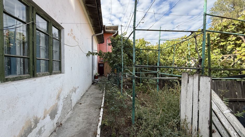 De vanzare apartament de 94MP cu curte de 90 MP - Poză 17