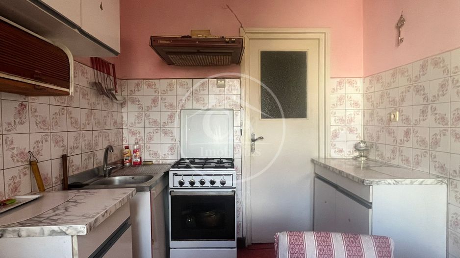 Apartament cu 3 camere de vânzare în zona Rogerius, Oradea - Poză 8
