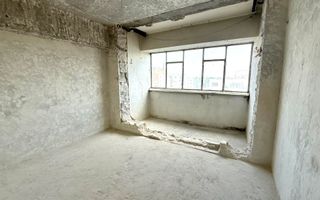 APARTAMENT SPATIOS CU VEDERE PE 2 PARTI - Poză 3