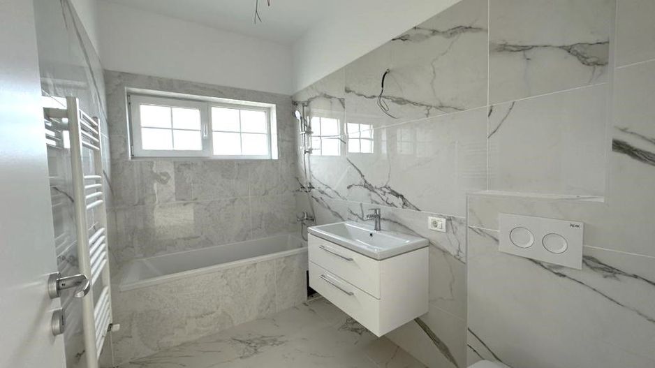 Etaj 1. Bloc la asfalt. Balcon mare. Loc de parcare. - Poză 5